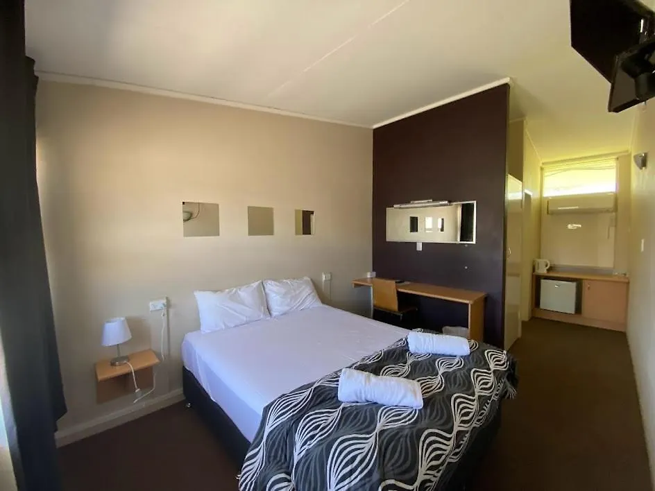 ***  Coal n Cattle Hotel Motel Moura Australia