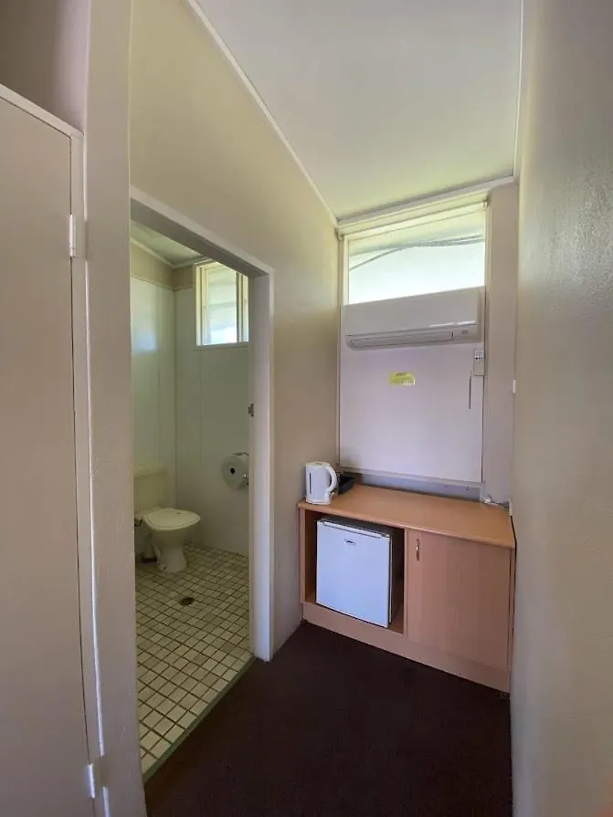 Moura Coal N Cattle Hotel Motel